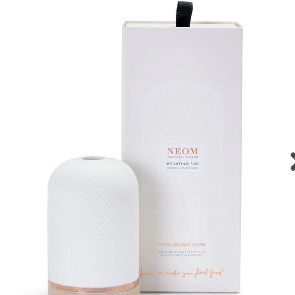 NWT BUNDLE Neom Well-being Pod with 3 oils